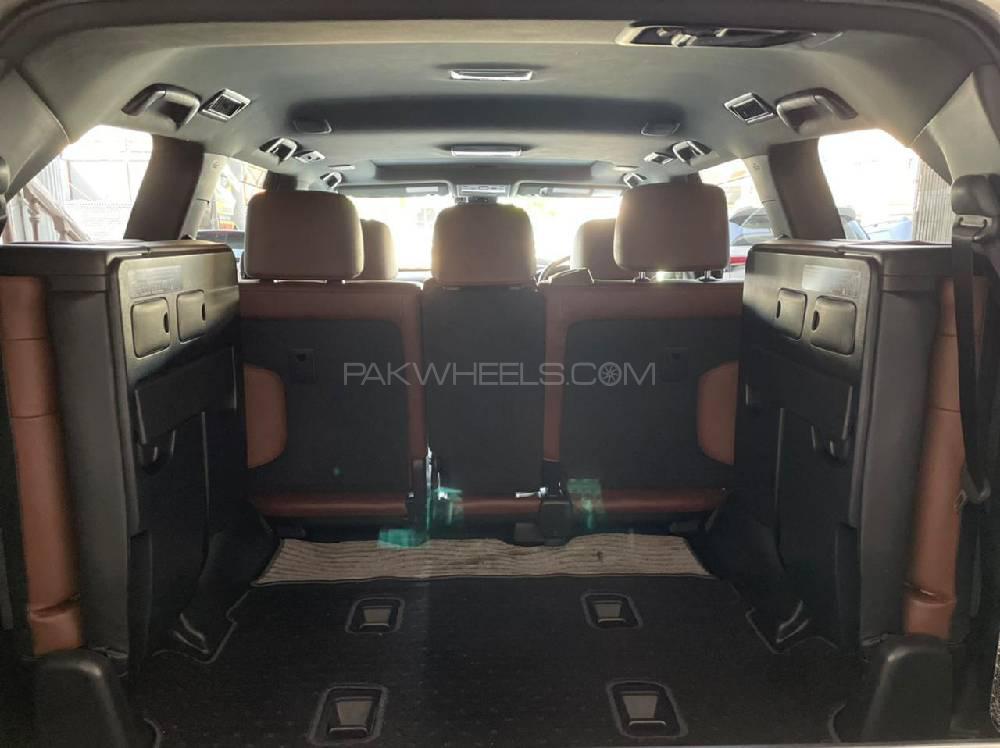 Toyota Land Cruiser 2017 for Sale in Lahore Toyota Land Cruiser 2017 for Sale in Lahore Image-6