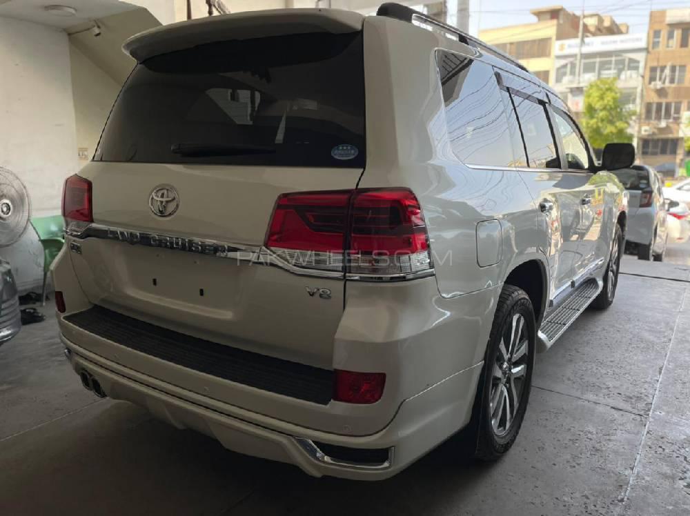Toyota Land Cruiser 2017 for Sale in Lahore Toyota Land Cruiser 2017 for Sale in Lahore Image-3
