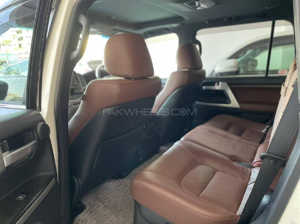 Toyota Land Cruiser 2017 for Sale in Lahore Toyota Land Cruiser 2017 for Sale in Lahore Image-7