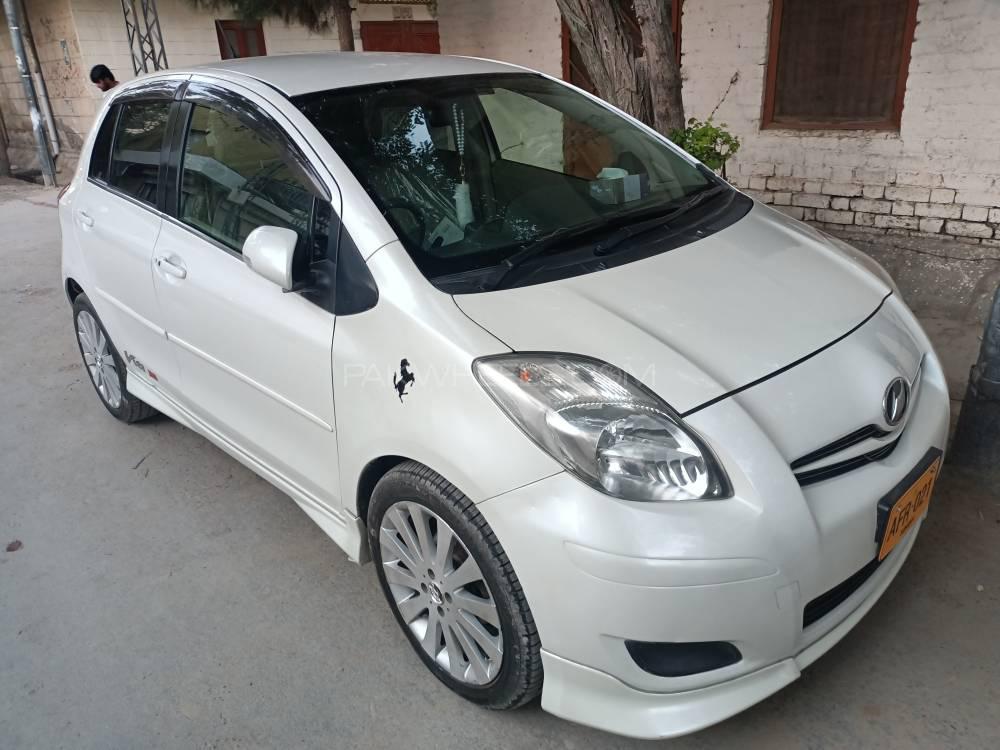 Toyota vitz 2008 год