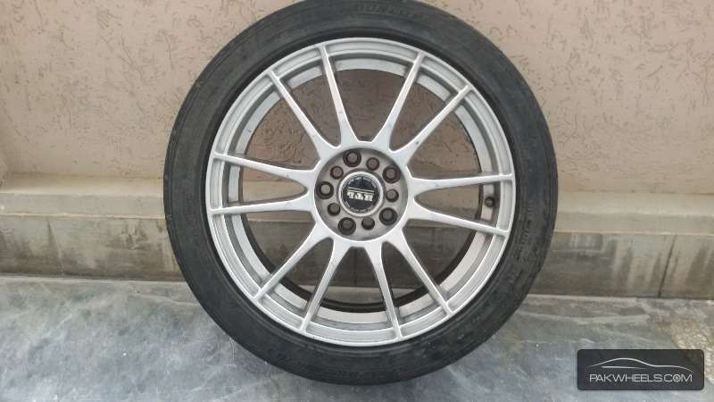 17" low profile rim tires in a good condition Image-1