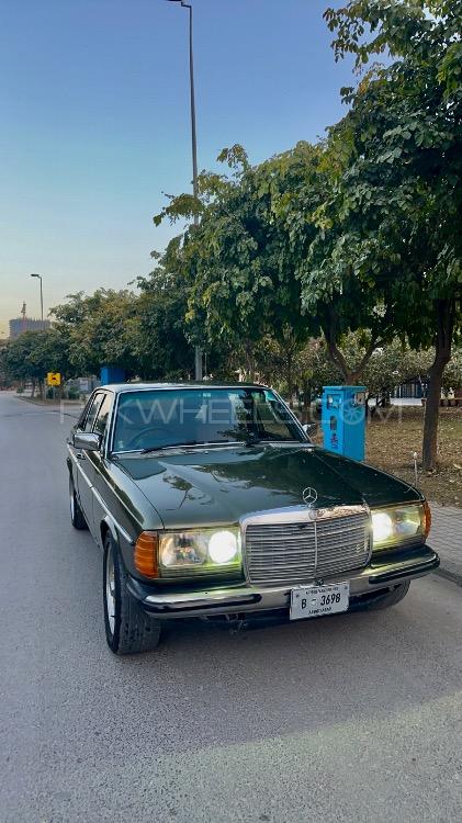 Mercedes Benz 250 D - 1982  Image-1