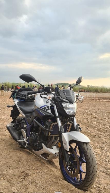 یاماہا FZR 400 - 2018  Image-1