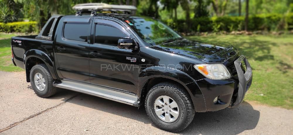 Toyota Hilux 2011 for Sale in Islamabad Image-1