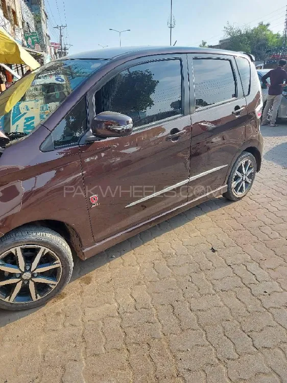Nissan Dayz Highway Star 2017 for Sale in Sialkot Nissan Dayz Highway Star 2017 for Sale in Sialkot Image-2