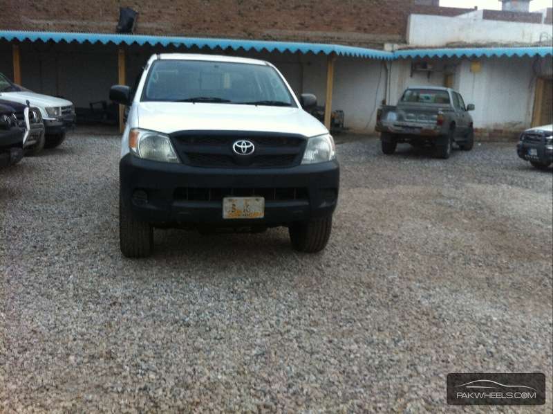 Toyota Hilux 2007 for Sale in Peshawar Image-1