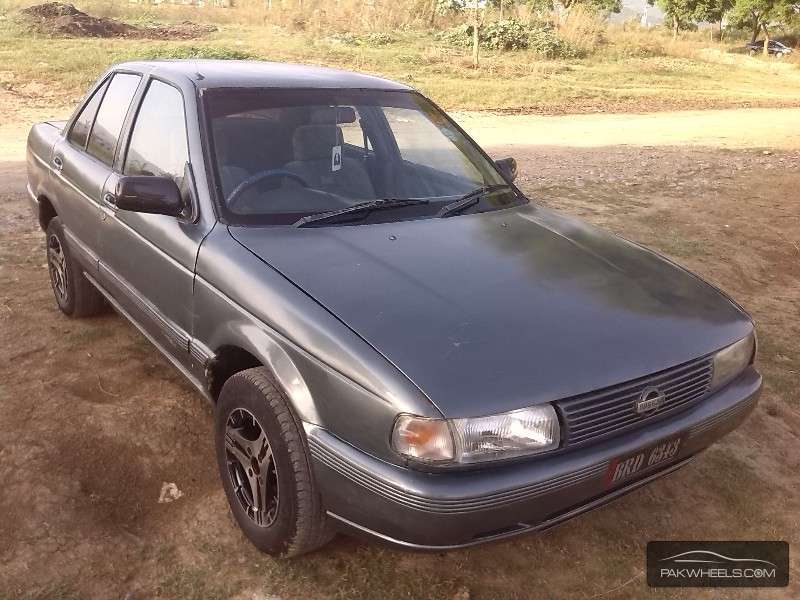 Nissan ex saloon