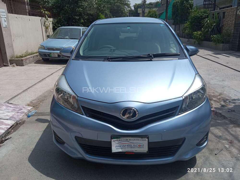 Toyota Vitz 2013 for Sale in Lahore Image-1