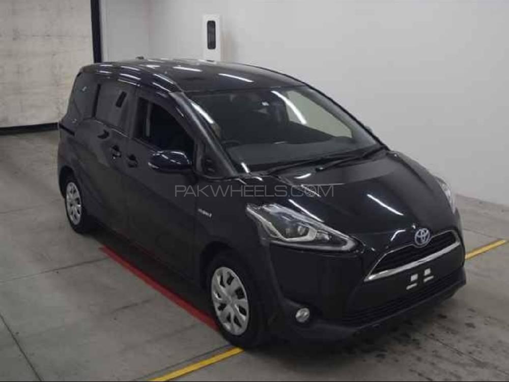Toyota Sienta 2016 for Sale in Lahore Image-1