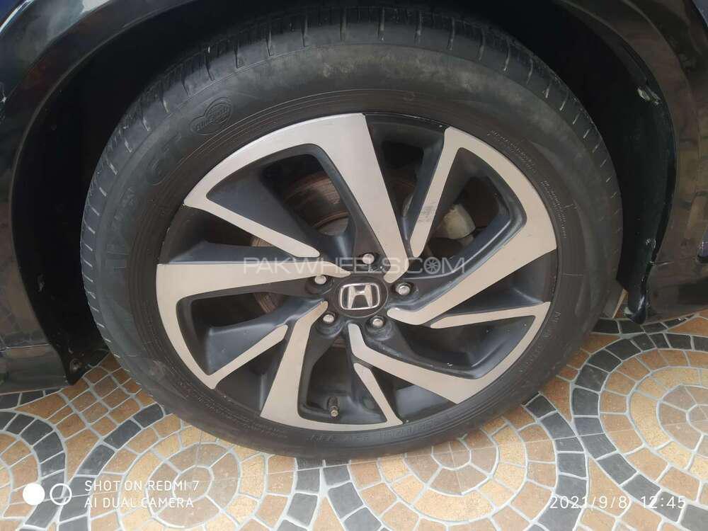 Honda Vezel 2017 for Sale in Lahore Honda Vezel 2017 for Sale in Lahore Image-12