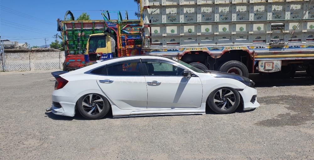 ہونڈا سوک - 2018  Image-1