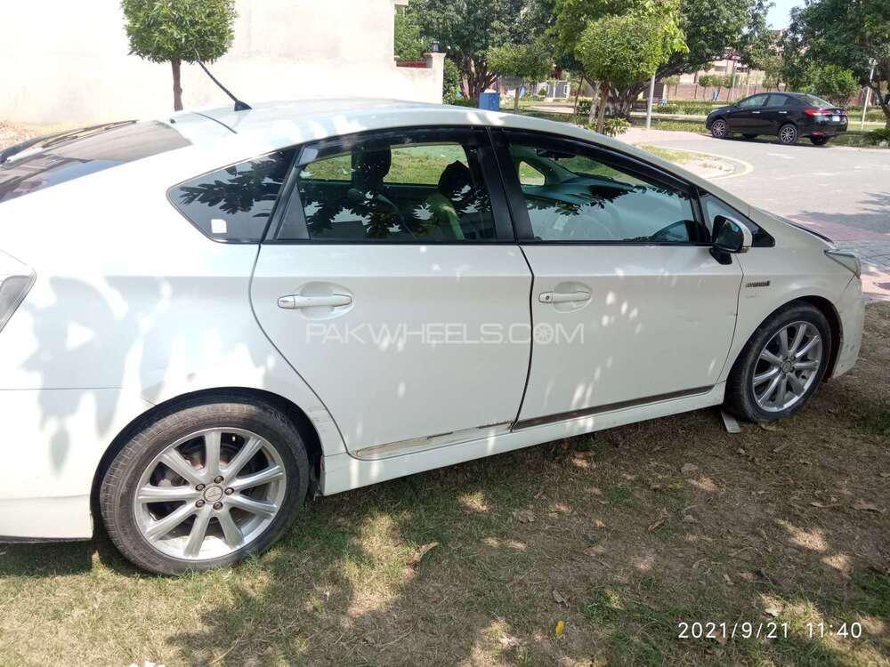 Toyota Prius 2011 for Sale in Lahore Toyota Prius 2011 for Sale in Lahore Image-2