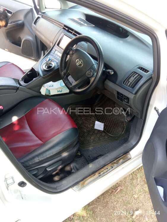 Toyota Prius 2011 for Sale in Lahore Toyota Prius 2011 for Sale in Lahore Image-8