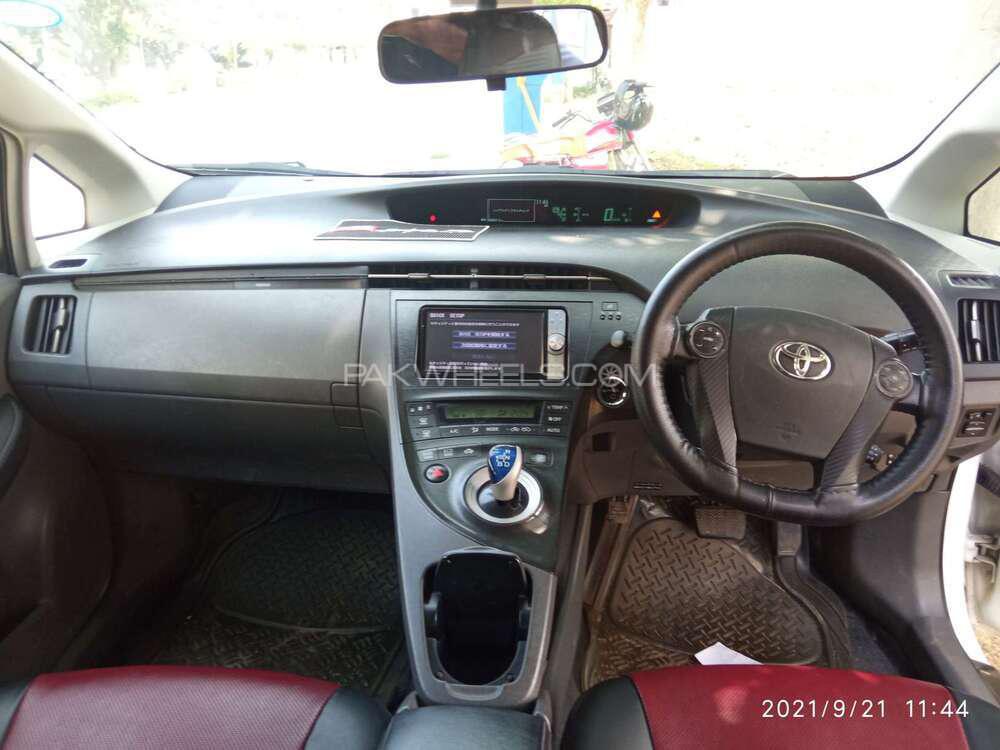 Toyota Prius 2011 for Sale in Lahore Toyota Prius 2011 for Sale in Lahore Image-7