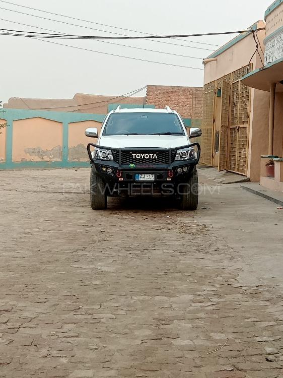 آدم ریوو - 2014  Image-1
