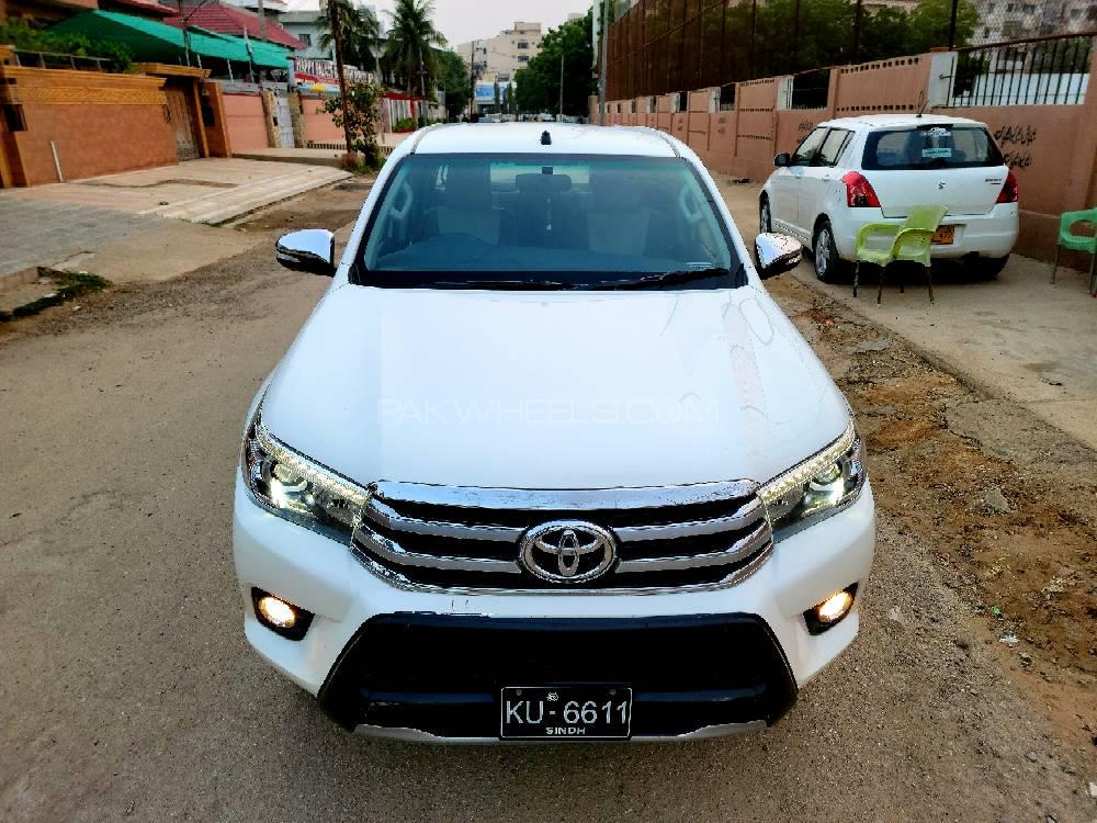 Toyota Hilux 2015 for Sale in Karachi Image-1