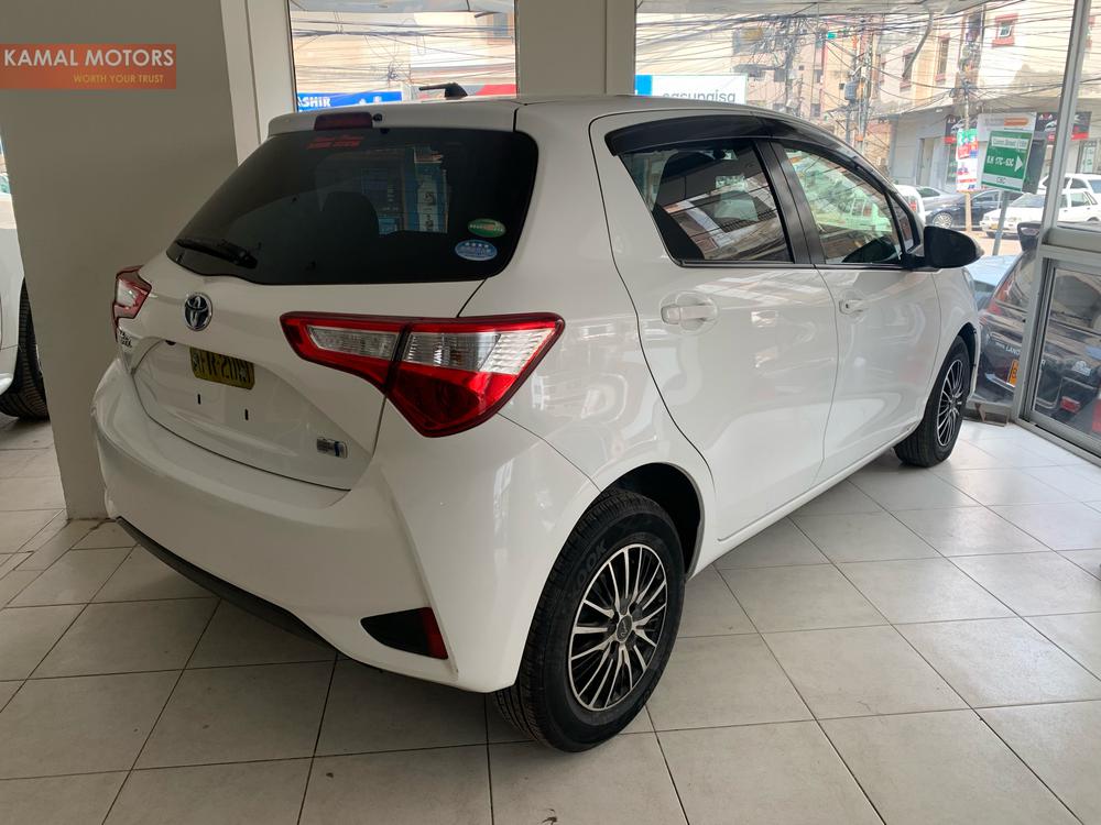Toyota Vitz 2017 for Sale in Karachi Image-1