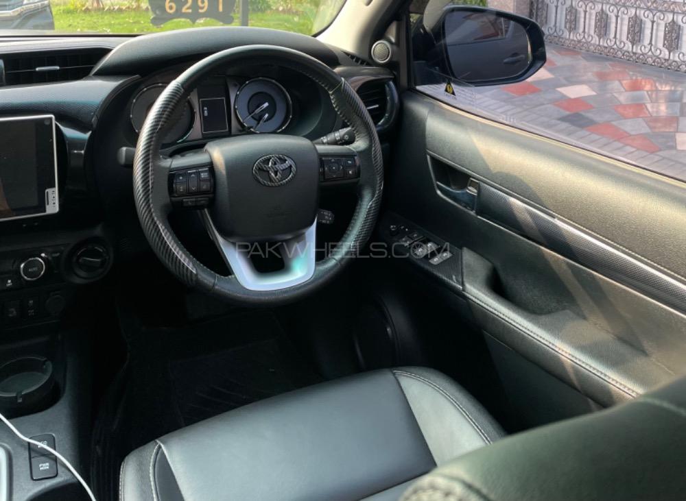 Toyota Hilux - 2022  Image-1
