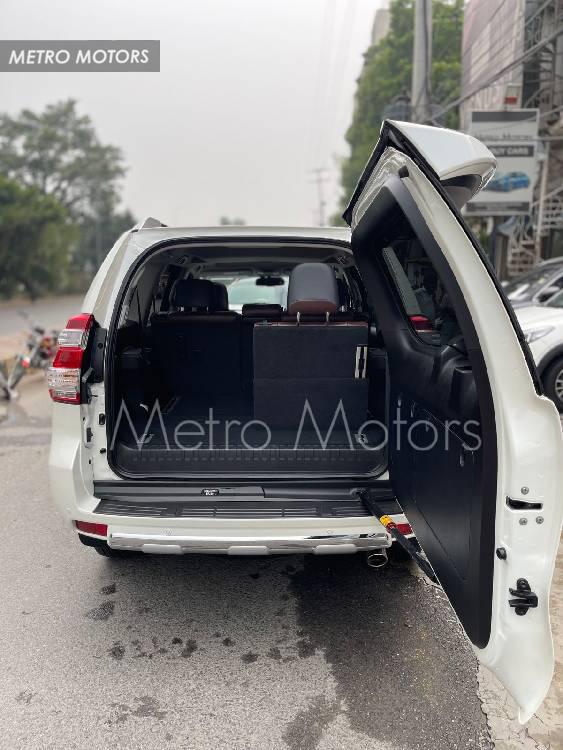 Toyota Prado 2016 for Sale in Lahore Toyota Prado 2016 for Sale in Lahore Image-8