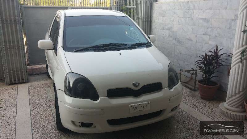 Toyota Vitz 2004 for Sale in Islamabad Image-1