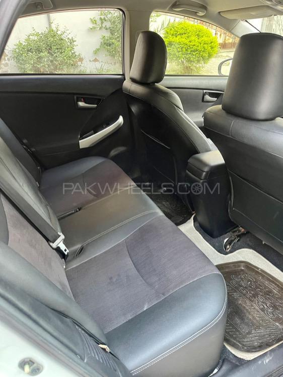 Toyota Prius 2013 for Sale in Karachi Toyota Prius 2013 for Sale in Karachi Image-11