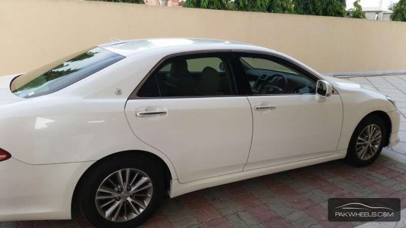 Toyota Crown 2010 for Sale in Islamabad Image-1