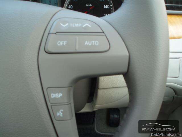 Toyota Premio Multimedia Steering buttons Image-1
