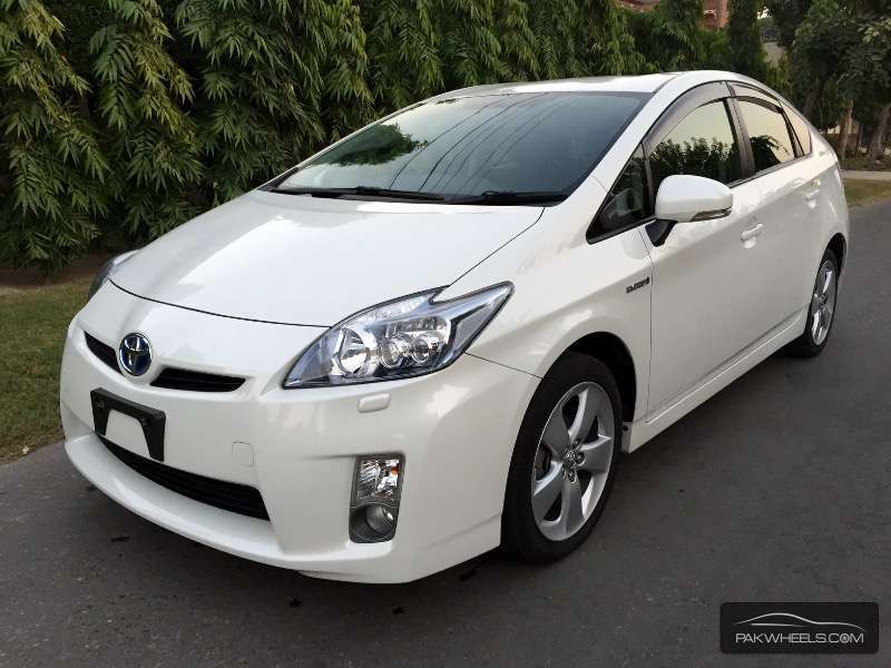 Toyota Prius 2011 for Sale in Lahore Image-1