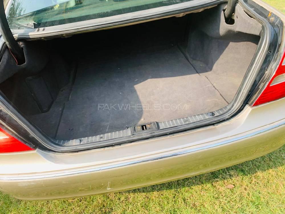 Mercedes Benz E Class 2004 for Sale in Sargodha Mercedes Benz E Class 2004 for Sale in Sargodha Image-4