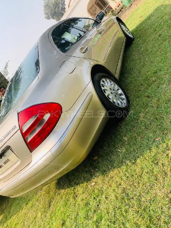 Mercedes Benz E Class 2004 for Sale in Sargodha Mercedes Benz E Class 2004 for Sale in Sargodha Image-8