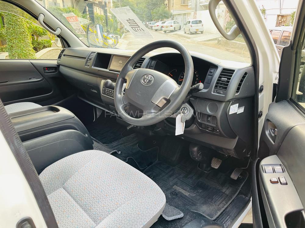 Toyota Hiace 2016 for Sale in Karachi Toyota Hiace 2016 for Sale in Karachi Image-6