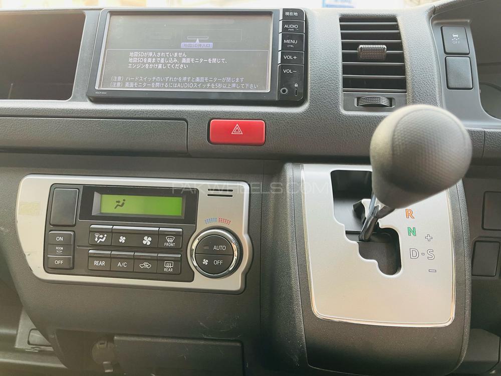 Toyota Hiace 2016 for Sale in Karachi Toyota Hiace 2016 for Sale in Karachi Image-9