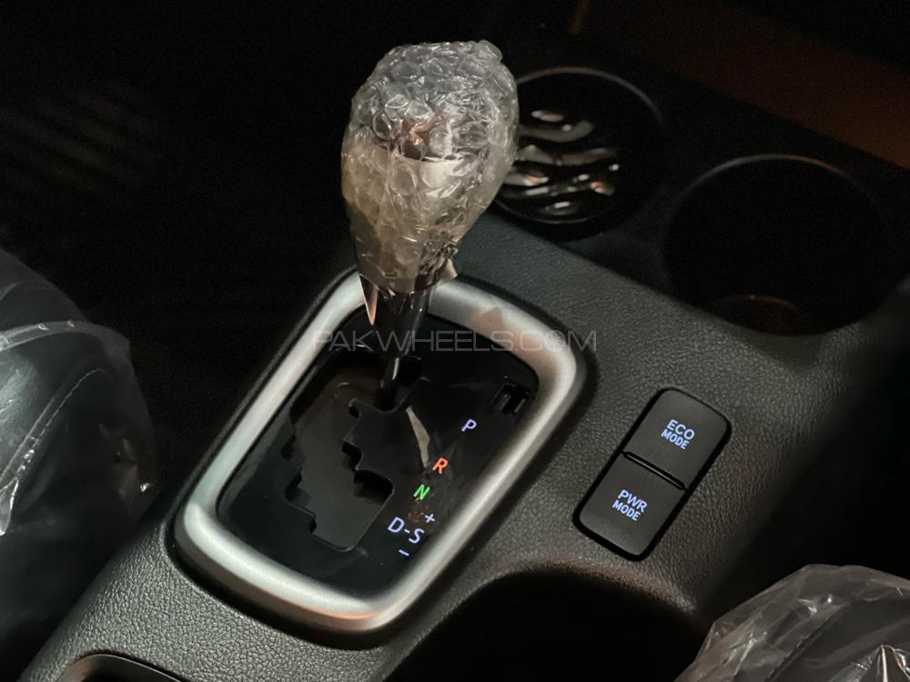 Toyota Hilux 2021 for Sale in Peshawar Toyota Hilux 2021 for Sale in Peshawar Image-10