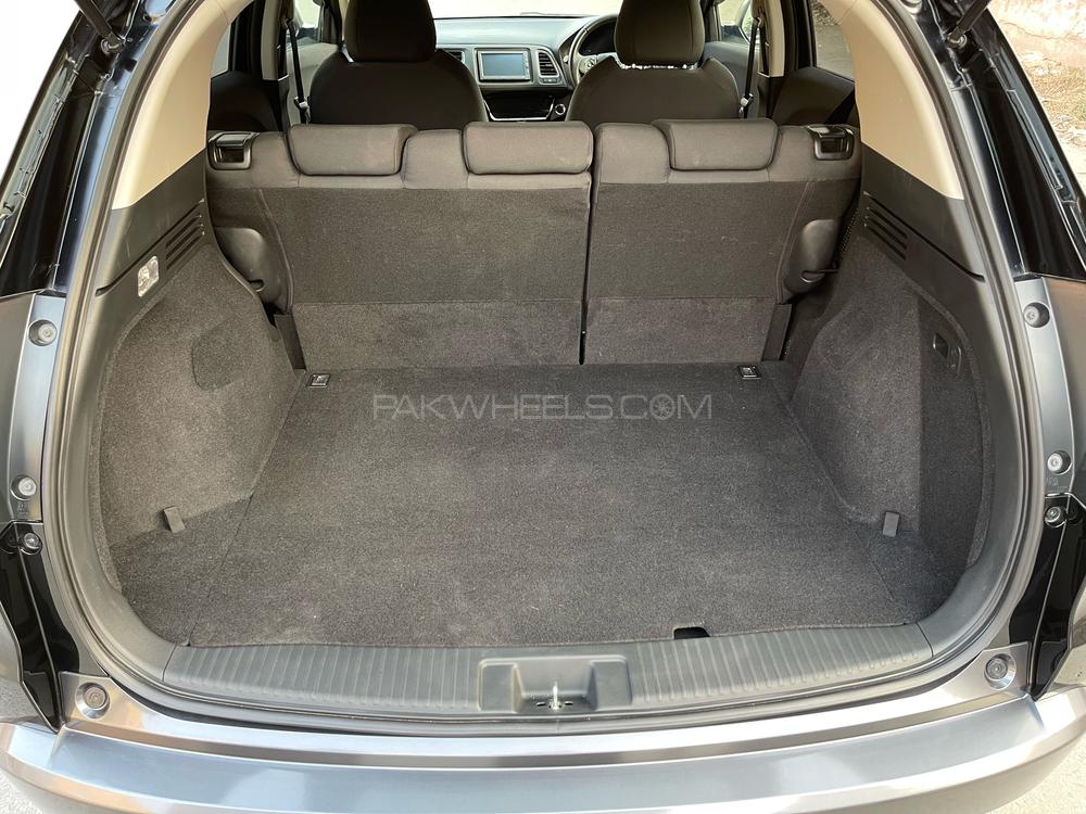 Honda Vezel 2018 for Sale in Faisalabad Honda Vezel 2018 for Sale in Faisalabad Image-16