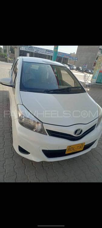 Toyota Vitz 2013 for Sale in Sadiqabad Image-1