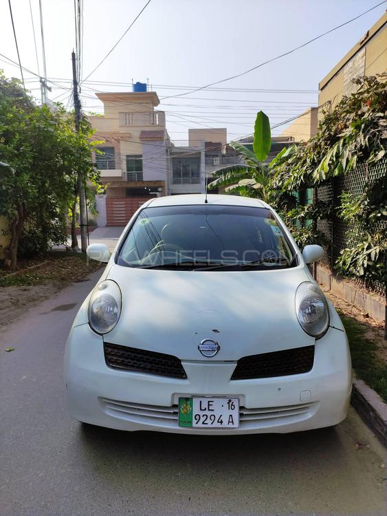 Nissan March 2016 for Sale in Lahore Image-1