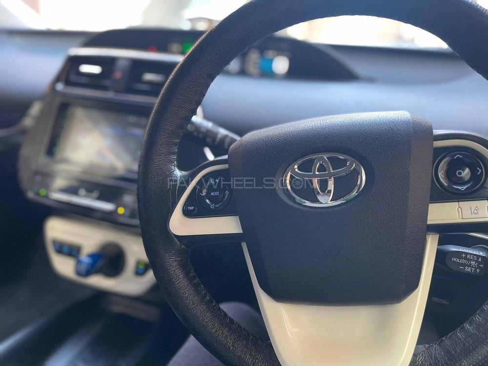 Toyota Prius 2016 for Sale in Sialkot Toyota Prius 2016 for Sale in Sialkot Image-12