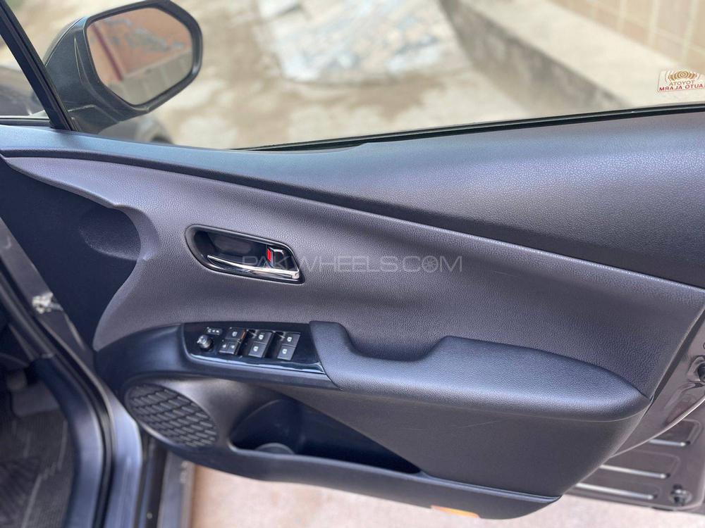 Toyota Prius 2016 for Sale in Sialkot Toyota Prius 2016 for Sale in Sialkot Image-11