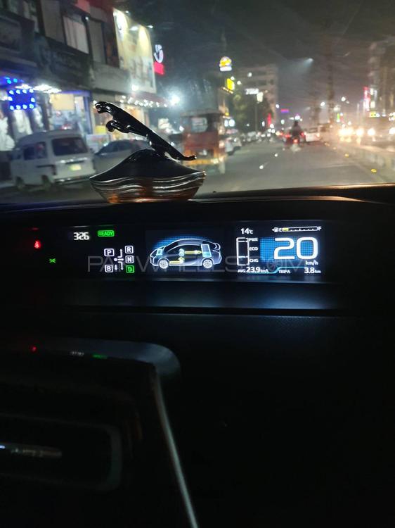 Toyota Prius 2016 for Sale in Sialkot Toyota Prius 2016 for Sale in Sialkot Image-9