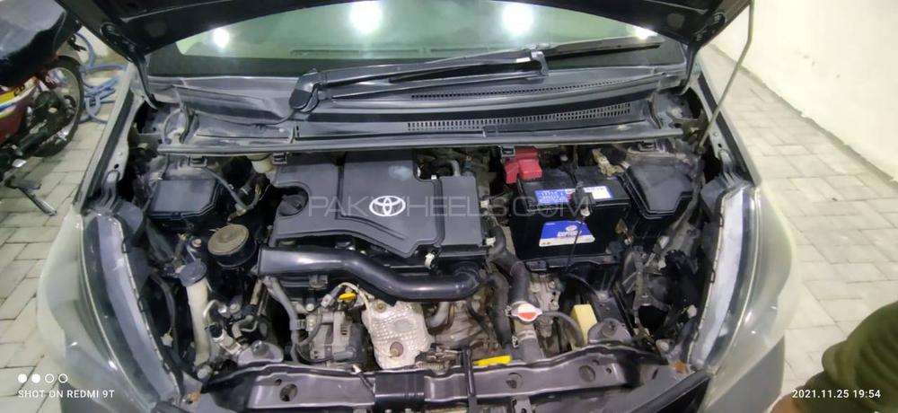 Toyota Vitz F 1.0 2015 Image-1