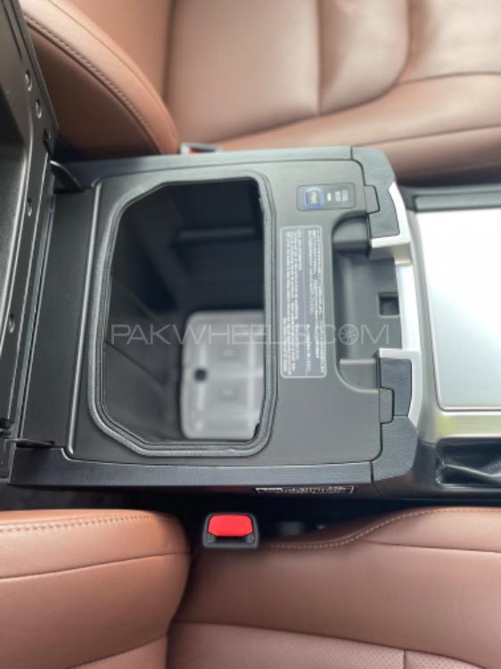 Toyota Land Cruiser 2016 for Sale in Lahore Toyota Land Cruiser 2016 for Sale in Lahore Image-14