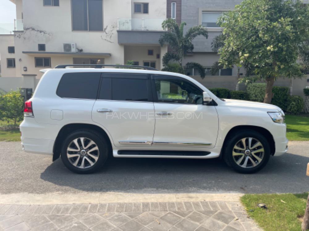 Toyota Land Cruiser 2016 for Sale in Lahore Toyota Land Cruiser 2016 for Sale in Lahore Image-5