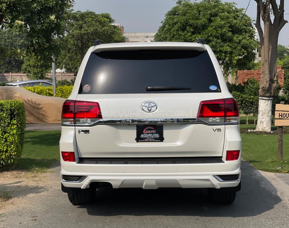 Toyota Land Cruiser 2016 for Sale in Lahore Toyota Land Cruiser 2016 for Sale in Lahore Image-6