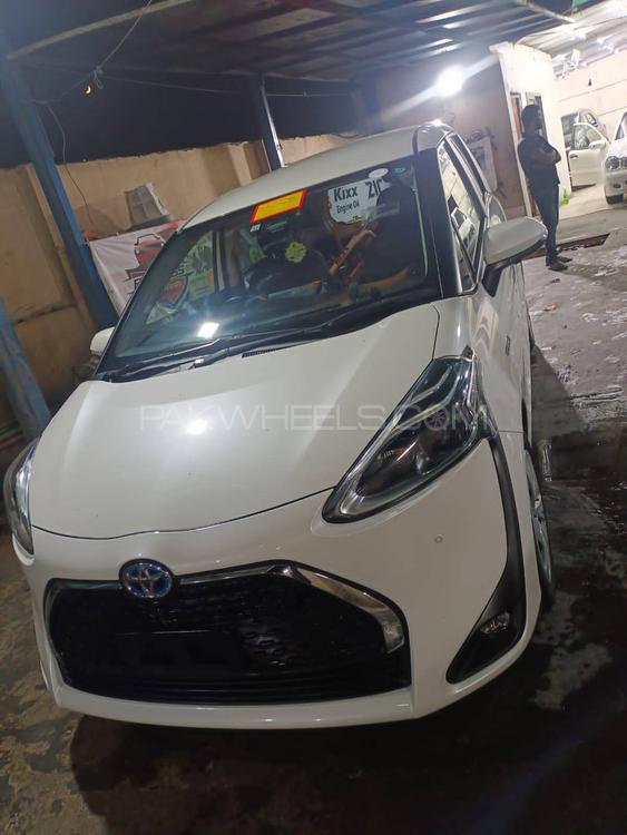 Toyota Sienta 2018 for Sale in Islamabad Image-1
