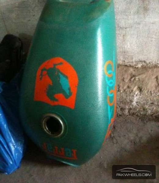 Honda CD-70 Fuel Tank and Side Cover For Sale Image-1