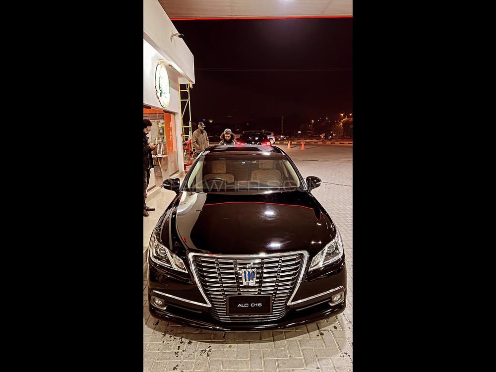 Toyota Crown 2015 for Sale in Islamabad Image-1