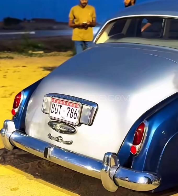 Rolls Royce Phantom - 1957  Rolls Royce Phantom - 1957  Image-2