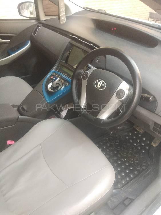 Toyota Prius 2014 for Sale in Faisalabad Toyota Prius 2014 for Sale in Faisalabad Image-9
