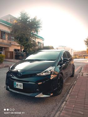 Toyota Prius Alpha - 2014