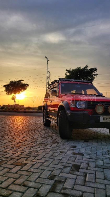 Mitsubishi Pajero - 1995 Red Hulk Image-1